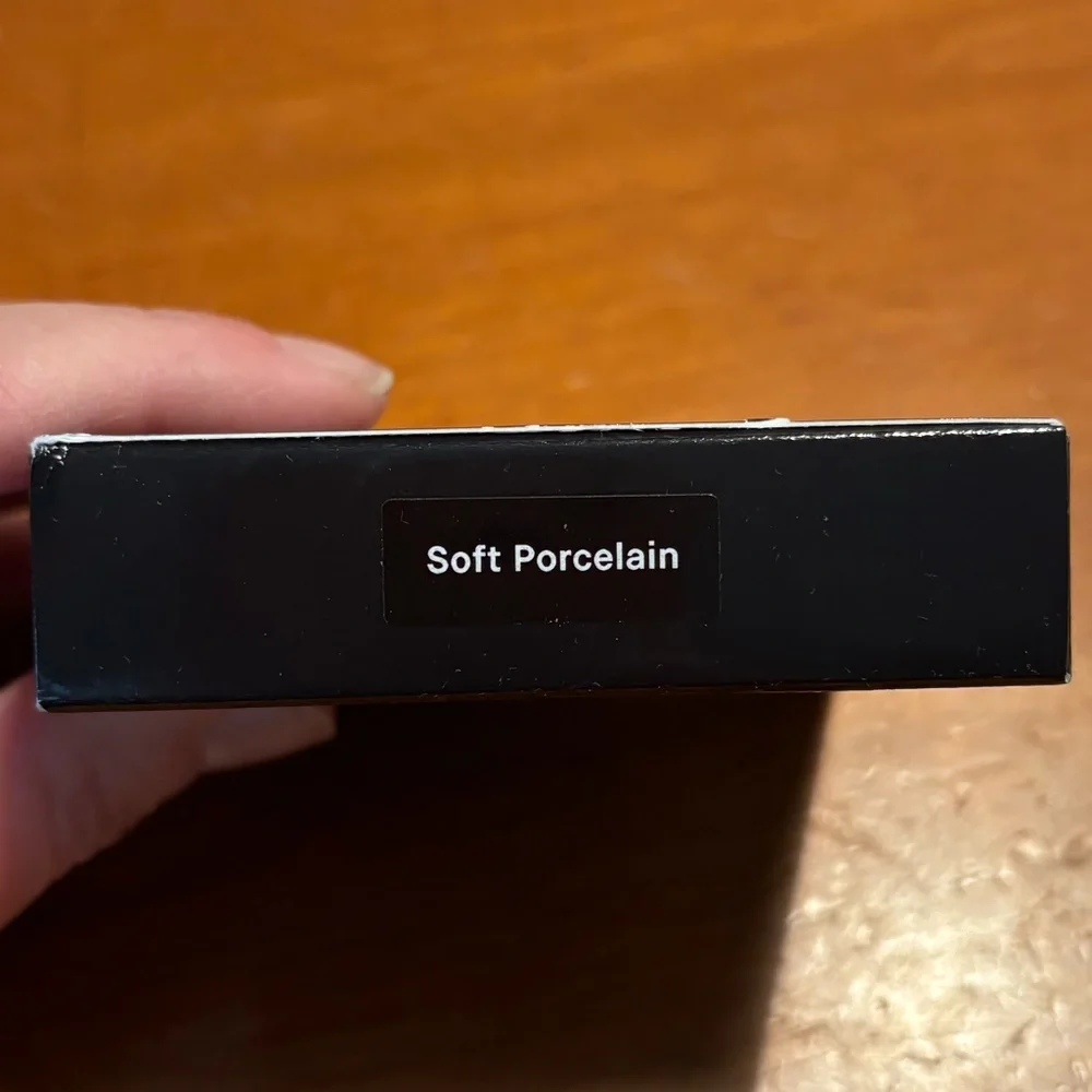 Bobbi Brown Sheer Finish Pressed Powder Soft Porcelain